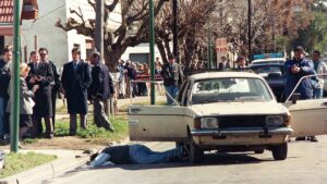 Lee más sobre el artículo Masacre de Wilde: Jueces lomenses se negaron a mandar a detener a los ex policías condenados