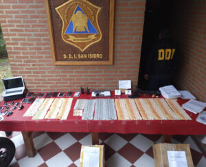 Lee más sobre el artículo Detienen a la «banda del falso comisario» que cometió al menos siete robos millonarios en San Isidro