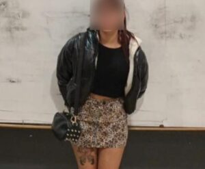 Lee más sobre el artículo Por un tatuaje de cangrejo, apresan a una «viuda negra» en Chacarita