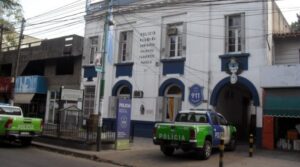 Lee más sobre el artículo Señalizan la comisaría de Florencio Varela en memoria de Andrea Viera, asesinada hace 21 años