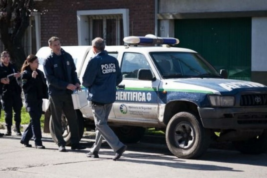 En este momento estás viendo Buscan a una pareja que agredió y dejó al borde de la muerte a un joven en Lanús