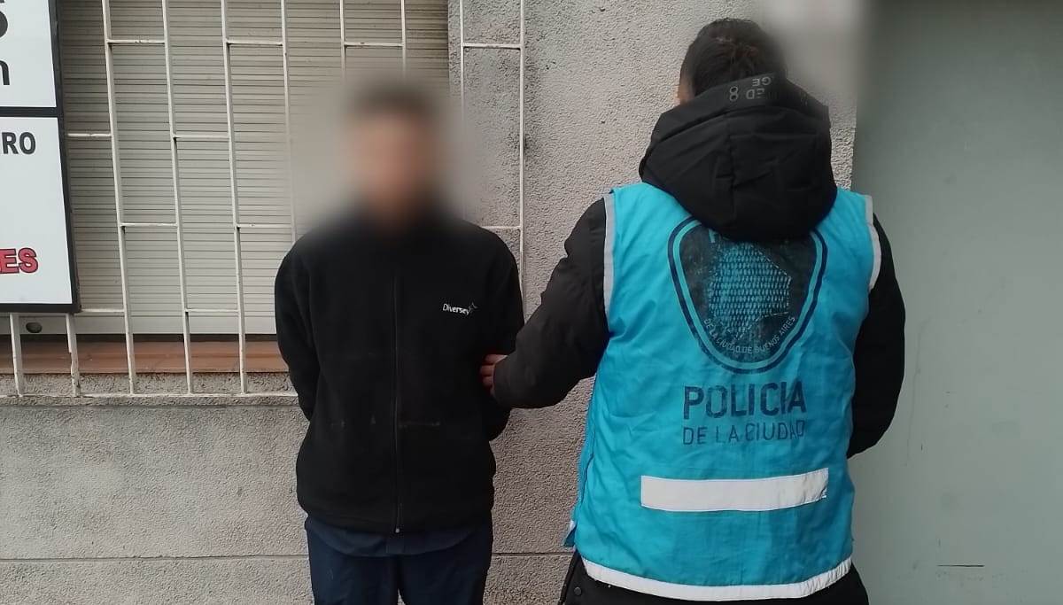 En este momento estás viendo Cae joven delincuente buscado por robo a mano armada