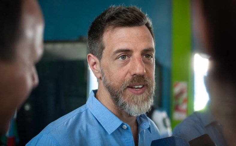 En este momento estás viendo Lanús: Tras detener a un menor, denuncian ante la Justicia a Diego Kravetz