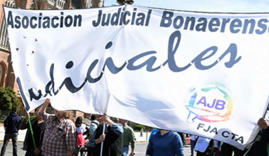 Lee más sobre el artículo Judiciales bonaerenses exigen a Kicillof una urgente reunión paritaria