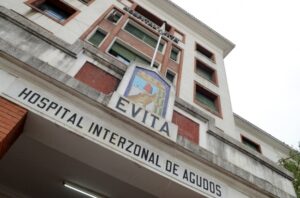 Lee más sobre el artículo Un policía evitó el robo de un colectivo a balazos en Villa Diamante