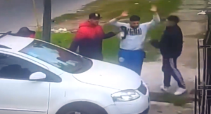 Lee más sobre el artículo Asaltantes armados le roban el auto a un hombre cuando estaba con sus hijos, en Llavallol