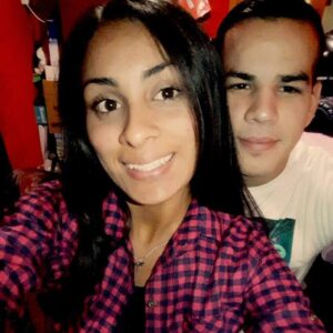 Lee más sobre el artículo Castelar: Hallan muerta a una pareja de policías e investigan si se trató de un femicidio seguido de suicidio