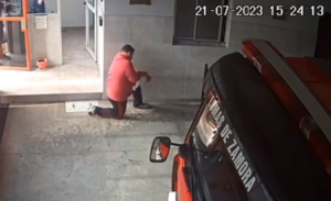 Lee más sobre el artículo Bomberos de Lomas le salvaron la vida a una beba que se ahogaba