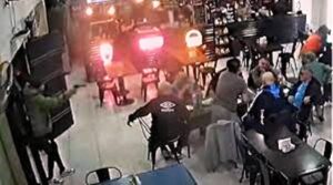 Lee más sobre el artículo Tres delincuentes armados robaron en un club de Avellaneda y dispararon antes de escapar