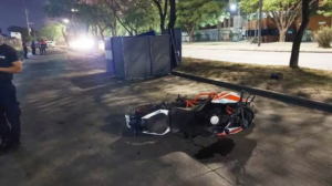 Lee más sobre el artículo Monte Grande: Murió un hombre que escapaba de un robo en moto y cayó al asfalto