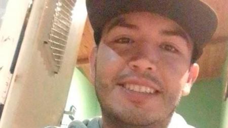 En este momento estás viendo Burzaco: Su vecino policía lo confunde con un delincuente, lo asesina de un tiro y su madre pide «justicia»