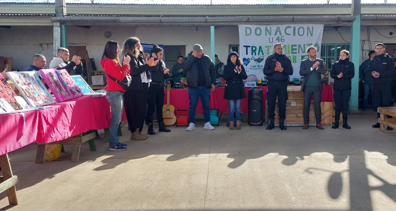 En este momento estás viendo Desde una cárcel bonaerense donaron mobiliario y juguetes a un merendero y a un jardín de infantes