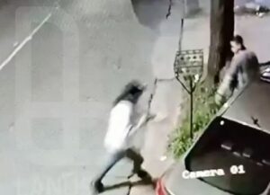 Lee más sobre el artículo Un militar defendió a los tiros a su yerno de delincuentes que intentaron robarle el auto en Lanús