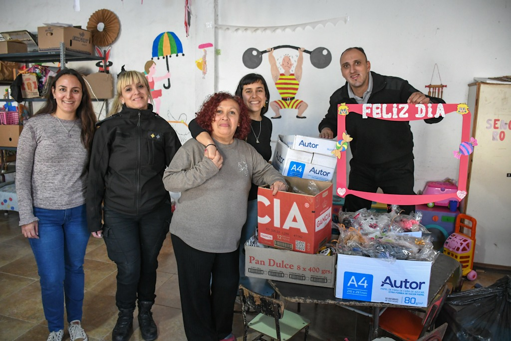 En este momento estás viendo Mujeres privadas de libertad y personal penitenciario elaboraron juguetes para un Hogar de Niños de La Plata