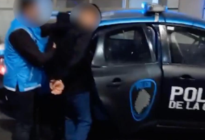 Lee más sobre el artículo Detienen en Balvanera a ocho acusados de integrar banda que robaba celulares y los vendía
