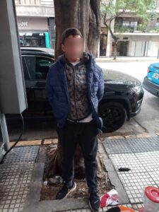 Lee más sobre el artículo Invitó a un hombre en situación de calle a dormir a su casa y le robó