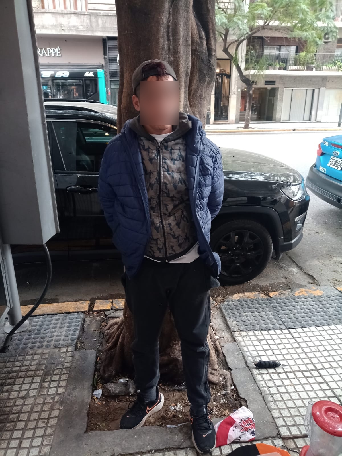 En este momento estás viendo Invitó a un hombre en situación de calle a dormir a su casa y le robó