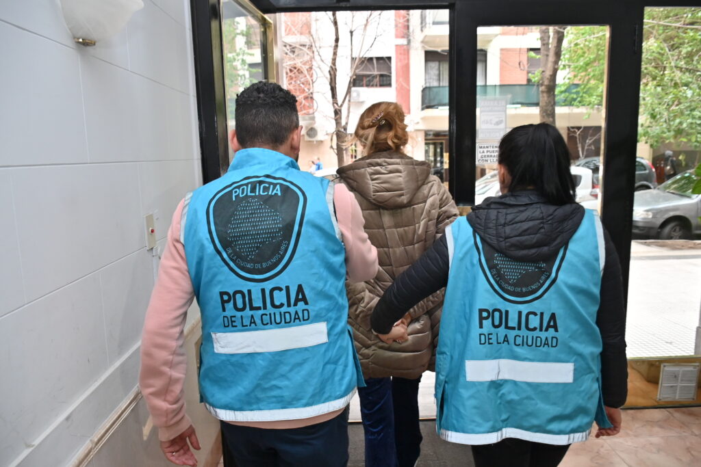 Lee más sobre el artículo Cayó «La Banda de la Psicóloga»: falsificaban documentos de jubilados fallecidos para quedarse con propiedades