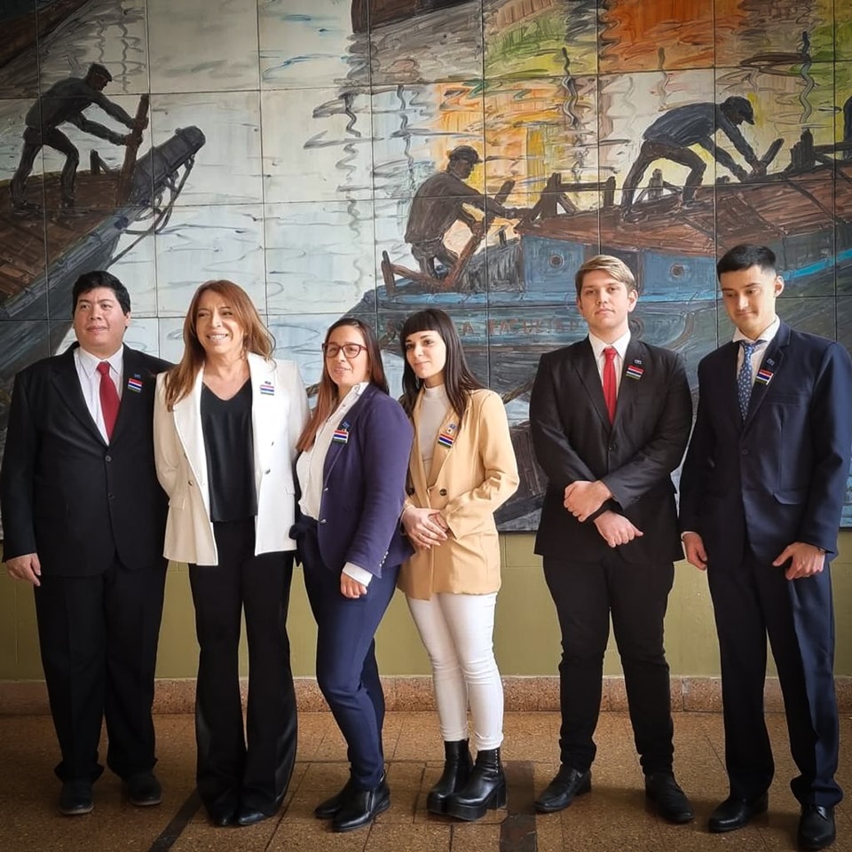 Lee más sobre el artículo Lizy Tagliani representó a la Facultad de Derecho de Lomas en una competencia interuniversitaria