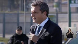 Lee más sobre el artículo Massa les disparó a jueces y fiscales: “No ponen la cara y están escondidos en los Tribunales”