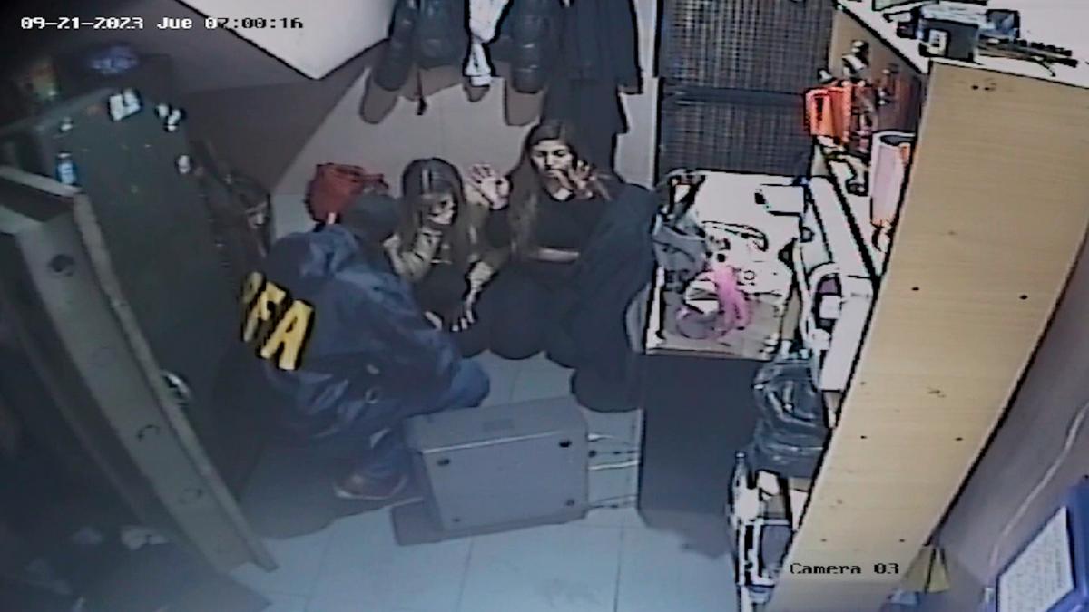 En este momento estás viendo San Justo: Vestidos de policías, simulan un allanamiento y roban una joyería