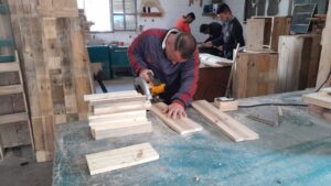 Lee más sobre el artículo Desde una cárcel bonaerense donaron mobiliario infantil a un club parroquial de San Miguel