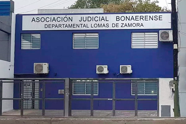 En este momento estás viendo Charla debate en la AJB Lomas sobre “Violencia, delito e inseguridad”