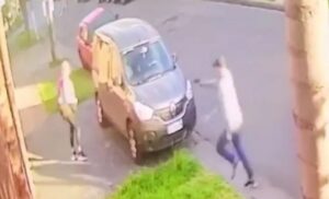Lee más sobre el artículo Balean y le roban una mochila con 10.000 dólares a una mujer en Hurlingham