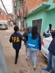 Lee más sobre el artículo Desbaratan banda que cometía robos, entraderas y secuestros extorsivos en el Barrio Zavaleta