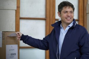 Lee más sobre el artículo Kicillof pidió a la ciudadanía «votar con amor y felicidad», más allá de «expresiones de odio»