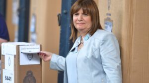 Lee más sobre el artículo Bullrich votó en Palermo y dijo que se imagina «festejando»