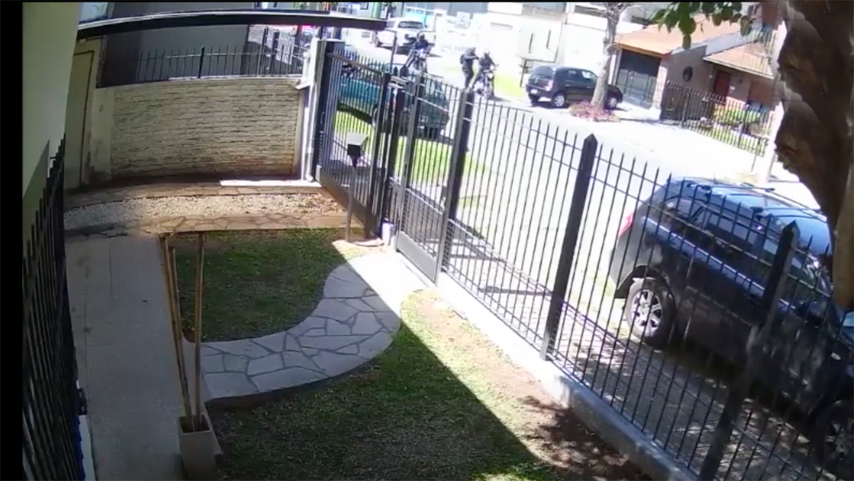 En este momento estás viendo Retiró 15 mil dólares de un banco y lo asaltaron cuando regresaba a su oficina en Ituzaingó