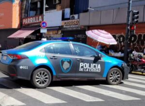 Lee más sobre el artículo Atacan con un bate de béisbol a una pareja tras una discusión en Balvanera y los detienen armados