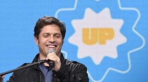 Lee más sobre el artículo Kicillof arrasó en la Provincia, fue reelecto y llamó a votar a Massa en el balotaje
