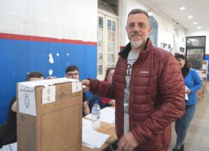 Lee más sobre el artículo Kravetz votó en Escalada: «Hoy decidimos si Lanús avanza o vuelve hacia atrás»