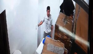 Lee más sobre el artículo Buscan a un hombre acusado de robar y abusar sexualmente a una mujer en una panadería de Palermo