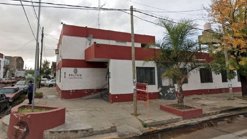 Lee más sobre el artículo Cuatro presos se fugaron de una comisaría de Avellaneda mientras se jugaba el superclásico