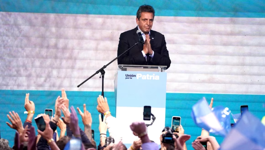 Lee más sobre el artículo Massa fue el más votado y va al balotaje con Javier Milei