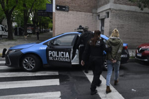 Lee más sobre el artículo Dos «Viudas Negras» fueron detenidas junto a un cómplice luego de robarle el auto a un hombre