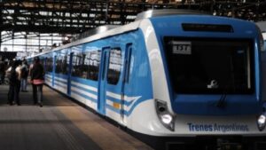 Lee más sobre el artículo Detienen a un hombre por amenazar con un cuchillo a policías en el tren Roca