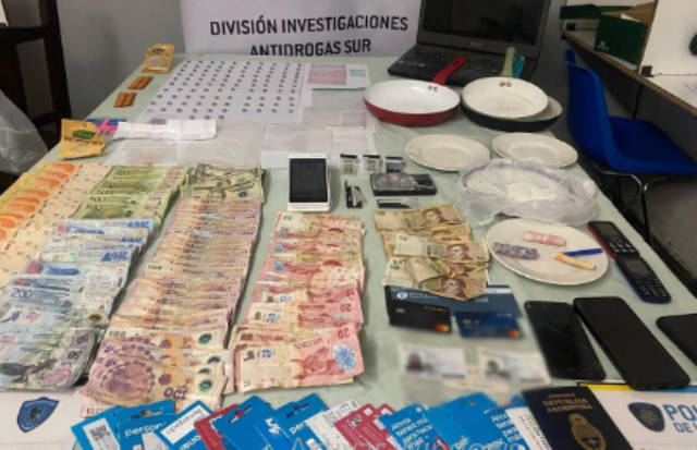 Lee más sobre el artículo Desbarataron una cocina de drogas sintéticas en Villa Luro