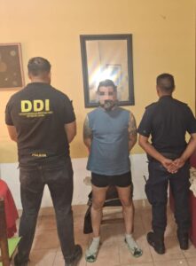 Lee más sobre el artículo Hallan restos de un hombre descuartizado en una valija en una plaza y detienen a su hijo en Lanús