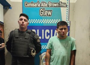 Lee más sobre el artículo Detienen a tres sospechosos de robar un vehículo tras una persecución en Glew