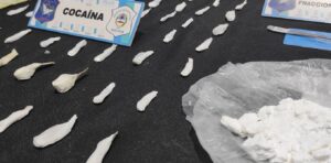 Lee más sobre el artículo San José: Detienen a dos vendedores de drogas y les secuestran pistolas y una granada
