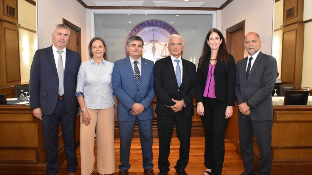 Lee más sobre el artículo El designado ministro de Justicia Cúneo Libarona se reunió con la Asociación de Magistrados