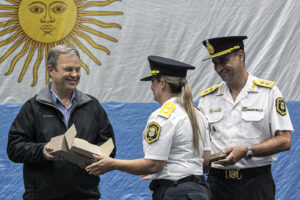 Lee más sobre el artículo Cascallares entregó distinciones a policías destacados