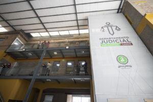 Lee más sobre el artículo El Colegio de Magistrados de Avellaneda-Lanús respaldó a un juez que planteó la inconstitucionalidad del DNU