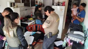 Lee más sobre el artículo Tras quince allanamientos, desbaratan banda que plantaba malwares para realizar estafas bancarias