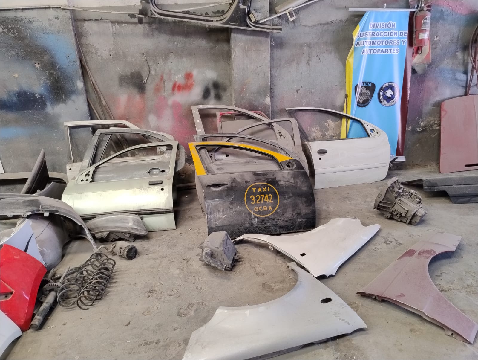 En este momento estás viendo Desbaratan un taller clandestino de autos en Mataderos