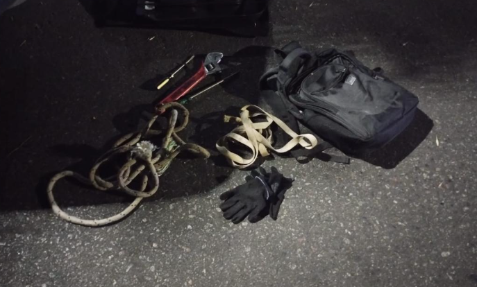 En este momento estás viendo Tres ladrones detenidos en Villa Santa Rita cuando intentaban entrar a robar a la casa de una jubilada